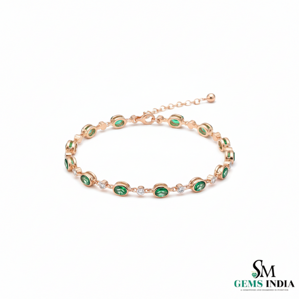 Doppelter Smaragd-Ring in offenem Design aus 14 Karat Gold – Band mit quadratisch und rund geschliffenen grünen Edelsteinen