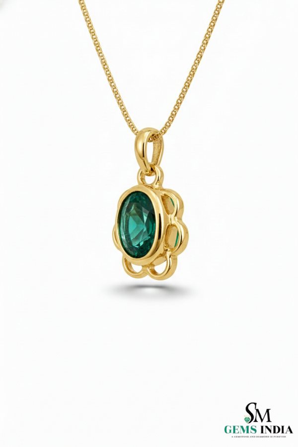 Vintage Style Oval Emerald Gold Pendant – Elegant Floral Frame