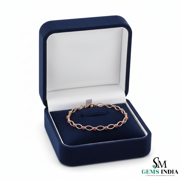 Doppelter Smaragd-Ring in offenem Design aus 14 Karat Gold – Band mit quadratisch und rund geschliffenen grünen Edelsteinen