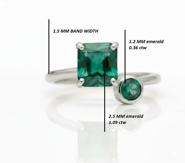 Doppelter Smaragd-Ring in offenem Design aus 14 Karat Gold – Band mit quadratisch und rund geschliffenen grünen Edelsteinen