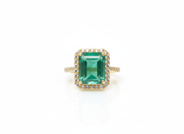 Luxury Natural Emerald Cut Natural Emerald Gemstone Ring with Diamond 4.50 carat Classic Engagement Ring
