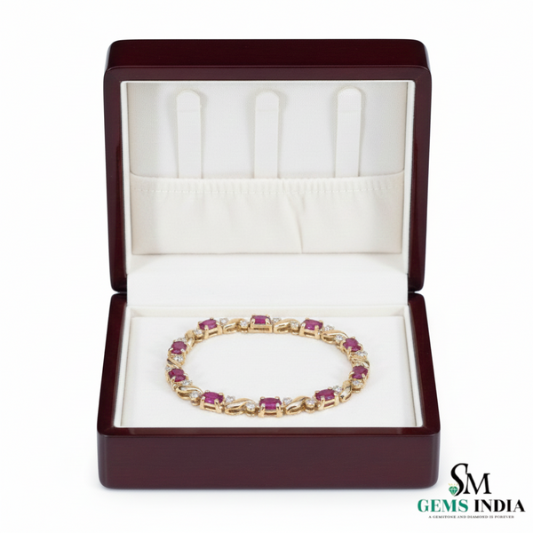 Doppelter Smaragd-Ring in offenem Design aus 14 Karat Gold – Band mit quadratisch und rund geschliffenen grünen Edelsteinen