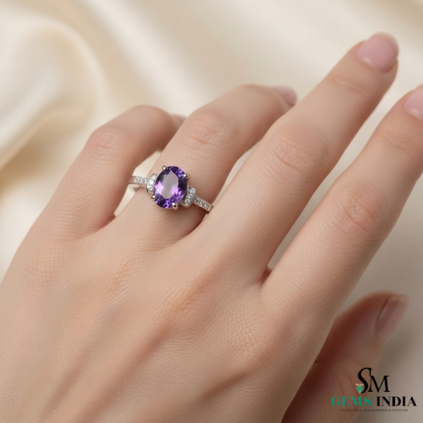 Doppelter Smaragd-Ring in offenem Design aus 14 Karat Gold – Band mit quadratisch und rund geschliffenen grünen Edelsteinen