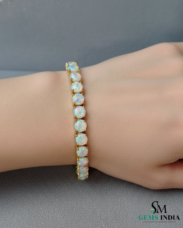 Round Opal Tennis Bracelet in 18k Gold – Classic Elegant Gemstone Jewelry