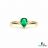 Pear Cut Green Emerald Solitaire Ring – Minimalist Teardrop Gemstone Ring