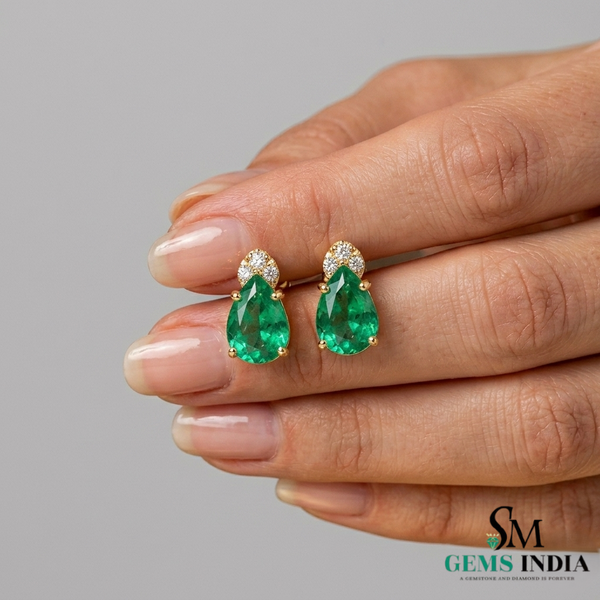 Teardrop Emerald & Diamond Stud Earrings – Elegant Fine Jewelry