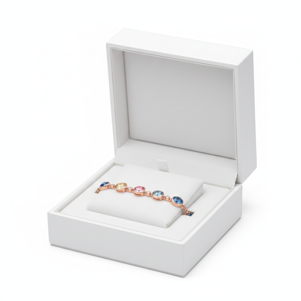 Doppelter Smaragd-Ring in offenem Design aus 14 Karat Gold – Band mit quadratisch und rund geschliffenen grünen Edelsteinen