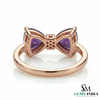 Doppelter Smaragd-Ring in offenem Design aus 14 Karat Gold – Band mit quadratisch und rund geschliffenen grünen Edelsteinen