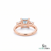 Doppelter Smaragd-Ring in offenem Design aus 14 Karat Gold – Band mit quadratisch und rund geschliffenen grünen Edelsteinen