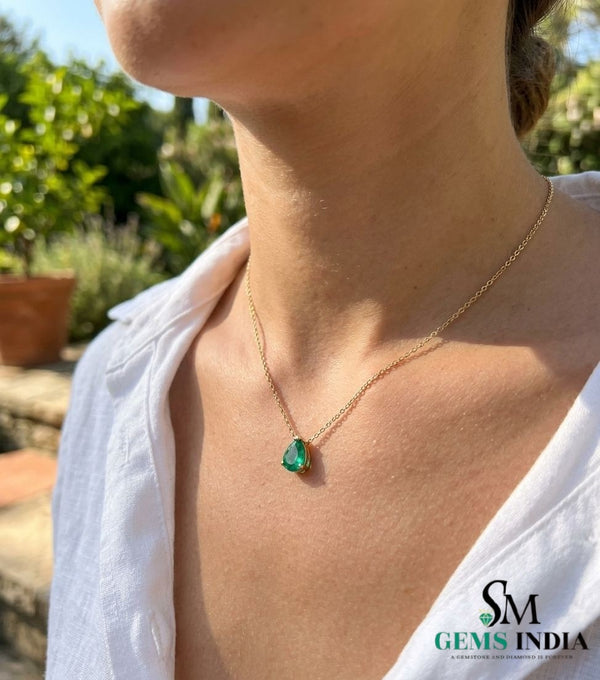 Pear Cut Emerald Necklace in 14k Gold – Elegant Teardrop Pendant