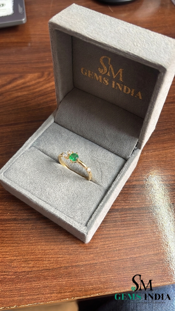 Dainty Round Emerald Diamond Ring – Minimalist Stackable Emerald Ring for Women