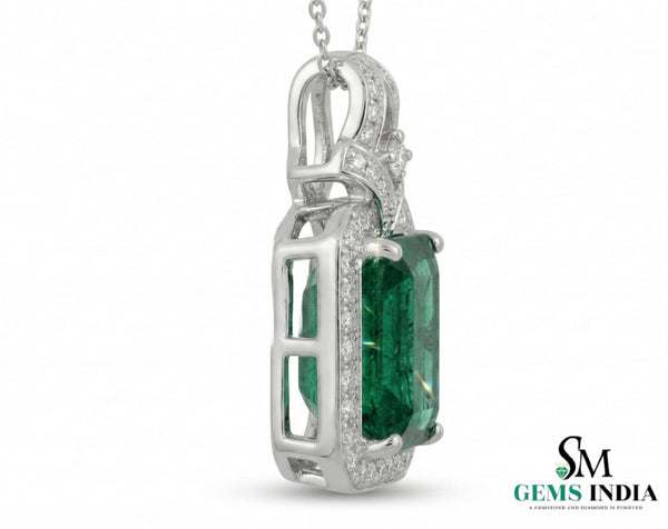 Statement Emerald Pendant with Diamond Accents – Luxury Style