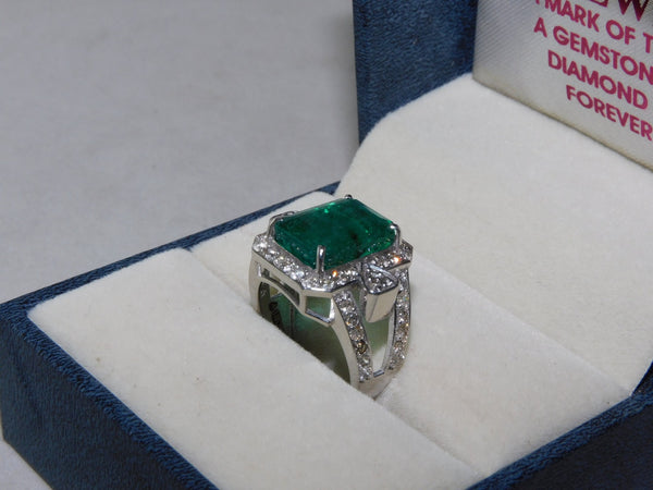 6.50 Carats Natural Zambian emerald and diamond cocktail ring for womans and girls