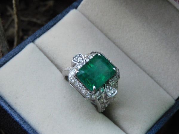 6.50 Carats Natural Zambian emerald and diamond cocktail ring for womans and girls
