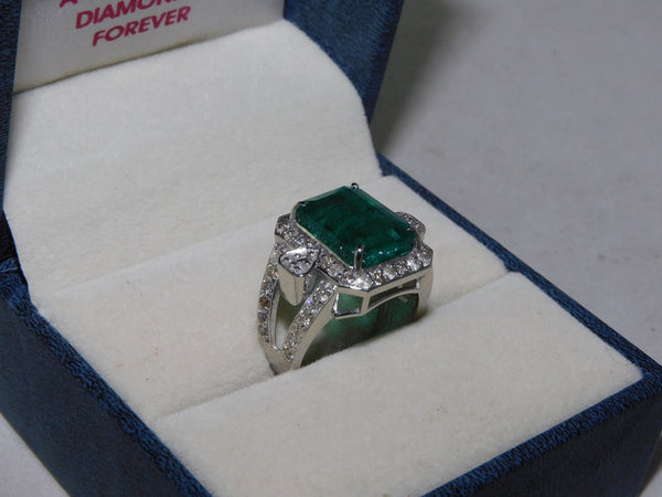 6.50 Carats Natural Zambian emerald and diamond cocktail ring for womans and girls