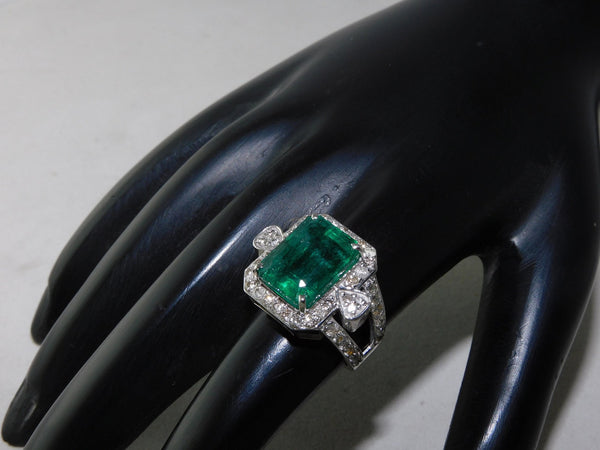 6.50 Carats Natural Zambian emerald and diamond cocktail ring for womans and girls