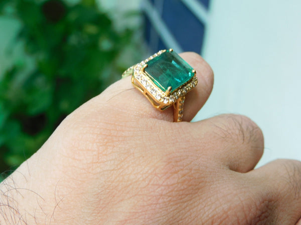 Luxury Natural Emerald Cut Natural Emerald Gemstone Ring with Diamond 4.50 carat Classic Engagement Ring