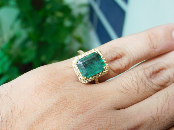 Luxury Natural Emerald Cut Natural Emerald Gemstone Ring with Diamond 4.50 carat Classic Engagement Ring