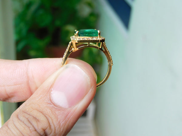 Luxury Natural Emerald Cut Natural Emerald Gemstone Ring with Diamond 4.50 carat Classic Engagement Ring