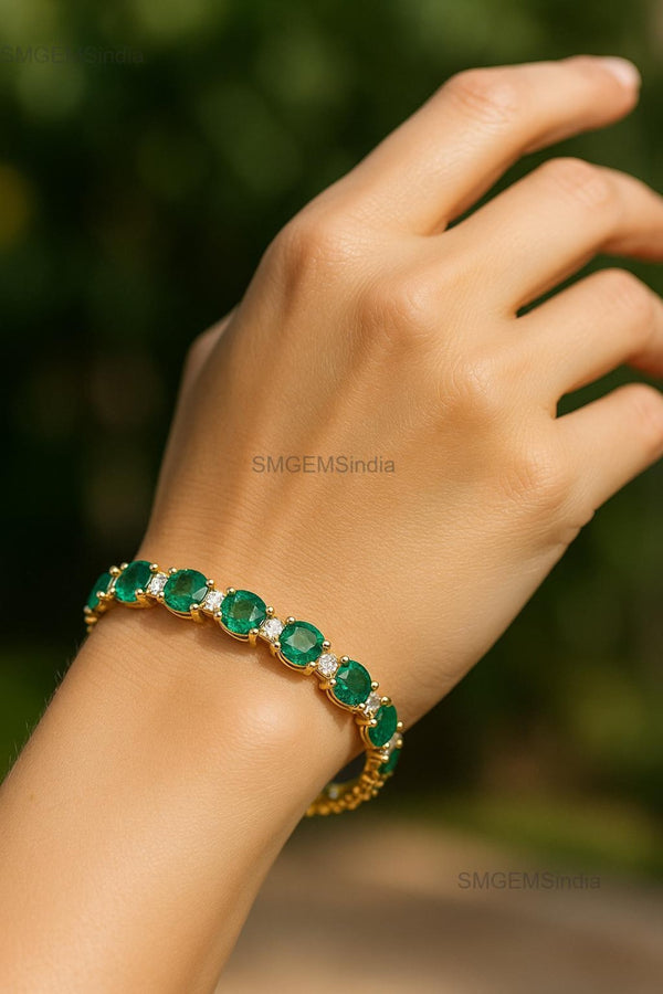 Tennisarmband aus Natur-Smaragden im Ovalschliff und Diamanten in Gold | Tennisarmband aus Natur-Smaragden und Diamanten in Gold | Tennisarmband mit großen Smaragden im Ovalschliff