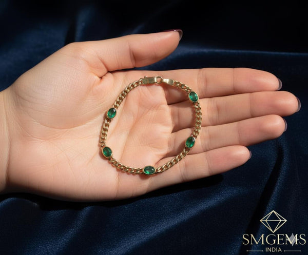 Tennisarmband aus Natur-Smaragden im Ovalschliff und Diamanten in Gold | Tennisarmband aus Natur-Smaragden und Diamanten in Gold | Tennisarmband mit großen Smaragden im Ovalschliff