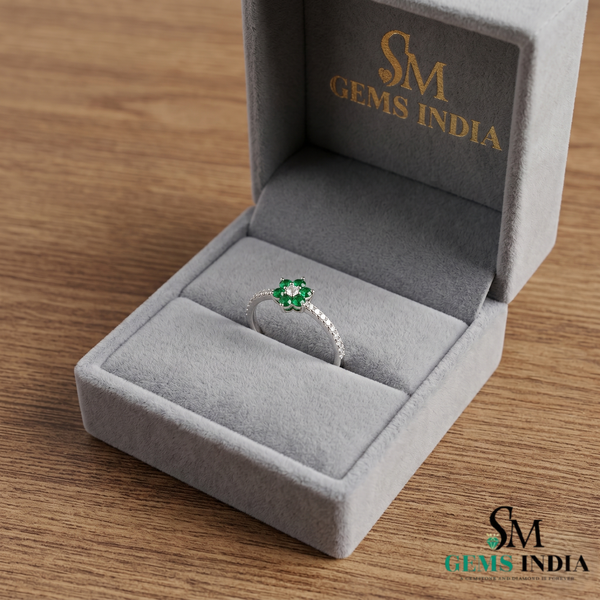 Vintage Style Round Emerald Flower Ring - Elegant Fine Jewelry