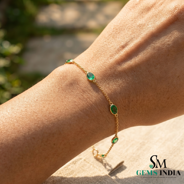 Tennisarmband aus Natur-Smaragden im Ovalschliff und Diamanten in Gold | Tennisarmband aus Natur-Smaragden und Diamanten in Gold | Tennisarmband mit großen Smaragden im Ovalschliff