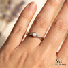 Doppelter Smaragd-Ring in offenem Design aus 14 Karat Gold – Band mit quadratisch und rund geschliffenen grünen Edelsteinen