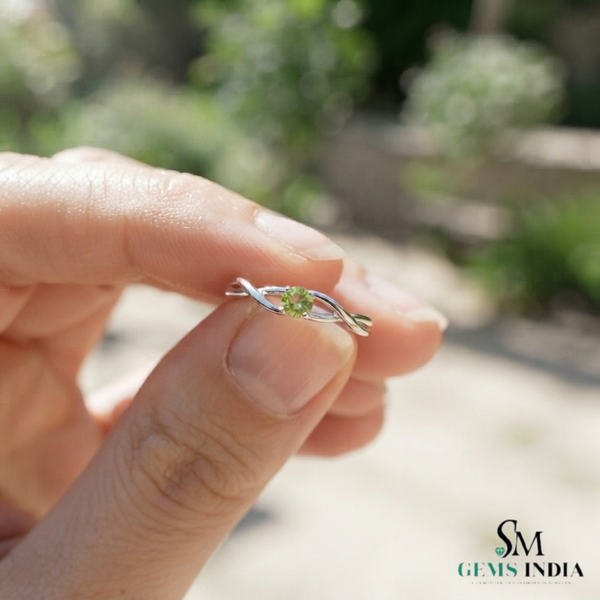 Round Cut Peridot Crossover Ring - Elegant Twist Band