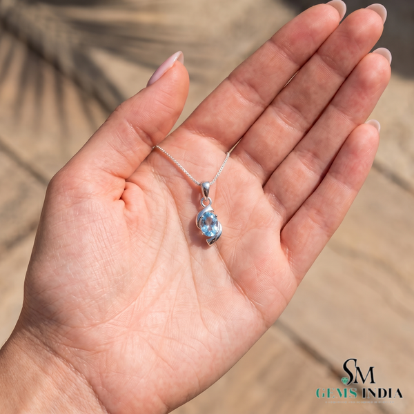 Natural Aquamarine Gemstone With Curved Gold Accent Pendant - Luxury Fine Jewelry